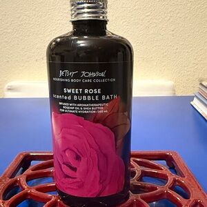 Betsey Johnson Sweet Rose Bubble Bath 10oz NEW